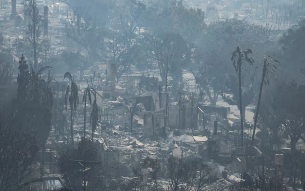 Search for bodies as LA firefighters brace for more wind