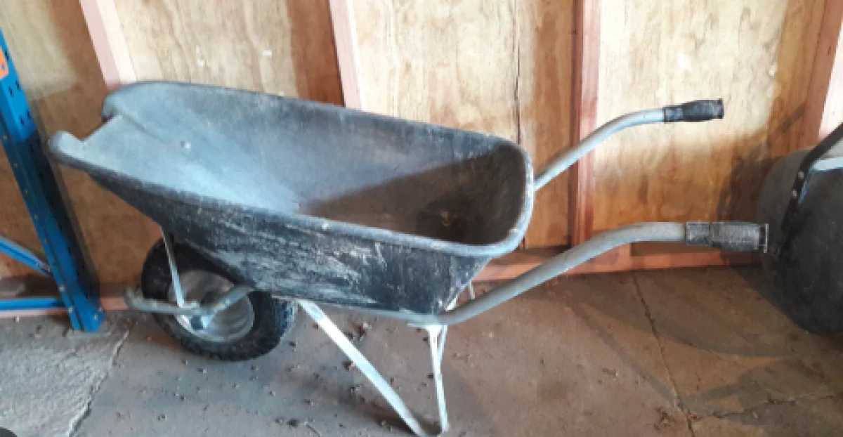 Kisumu man killed in dispute over wheelbarrow  