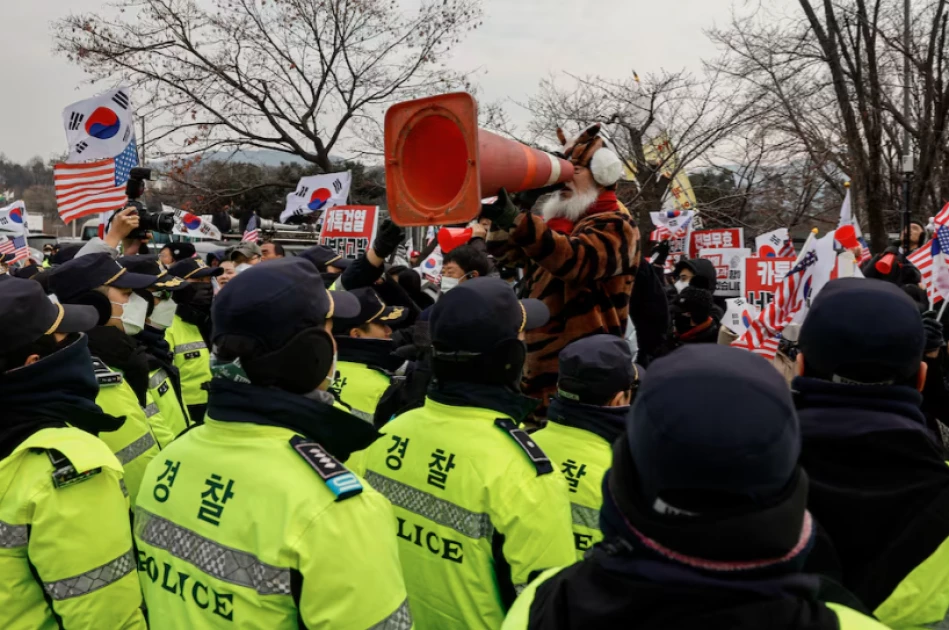 Detained South Korea's Yoon refuses questioning and challenges arrest