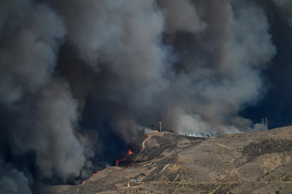 Mass evacuations after explosive new fire erupts near Los Angeles