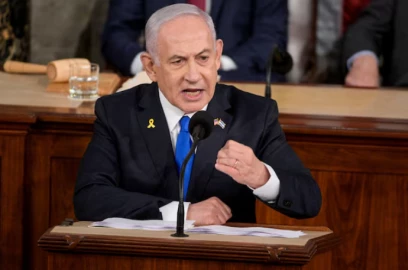 Drama in Israeli court as hearings begin on Netanyahu bid to sack spy chief