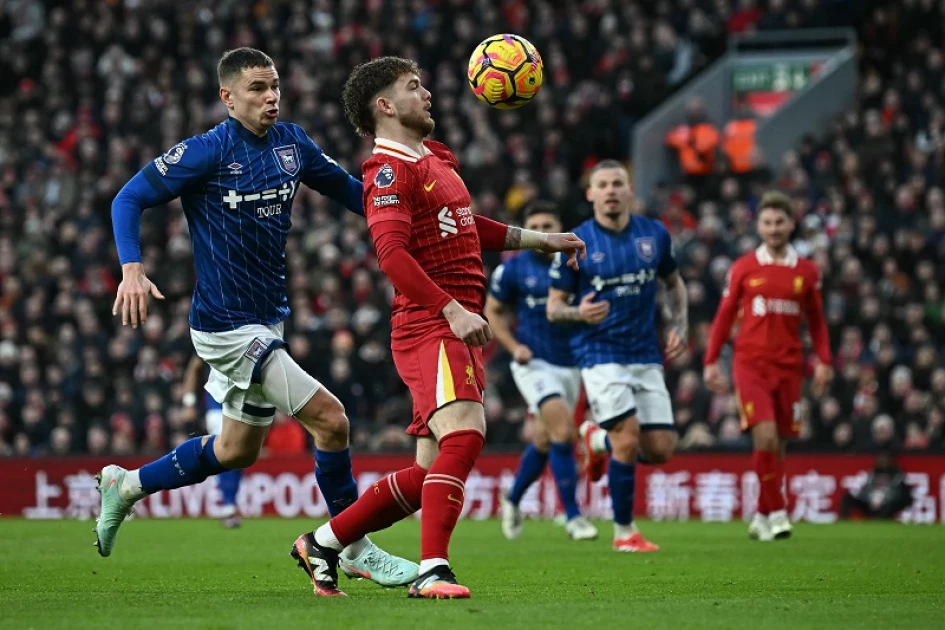 Gakpo stars as Liverpool rout Ipswich, Arsenal beat Wolves