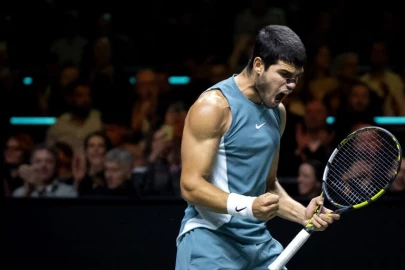 alcaraz-battles-into-rotterdam-final-date-with-de-minaur-n357319