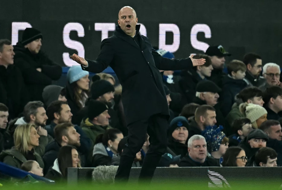 Liverpool boss Slot to hold talks with unhappy Salah