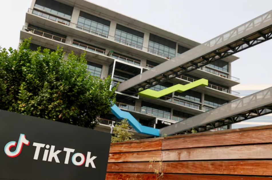 TikTok returns on Apple, Google US app stores as Trump delays ban