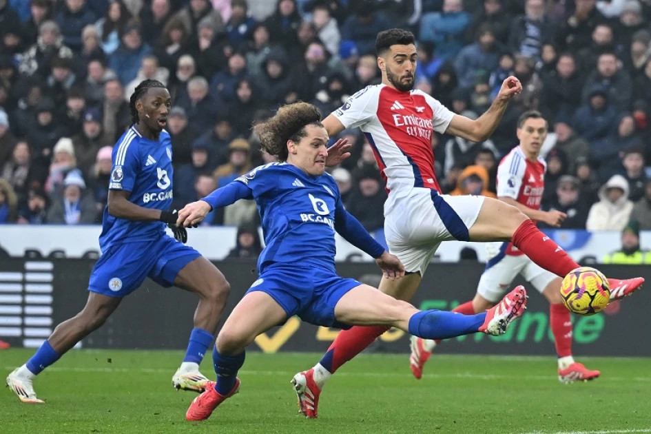 Super-sub Merino strikes late as Arsenal sink Leicester