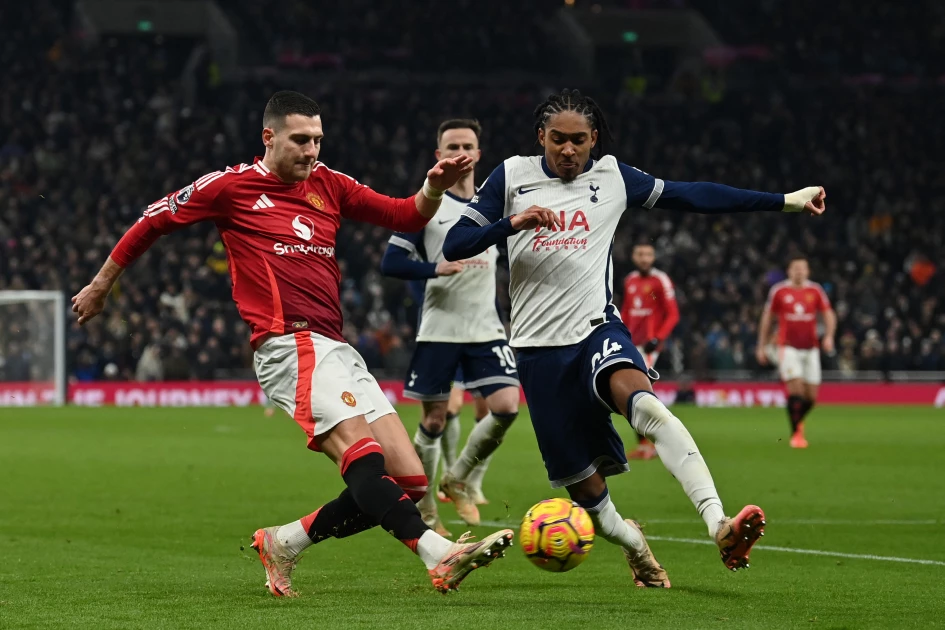 Tottenham beat Man Utd in battle of Premier League strugglers