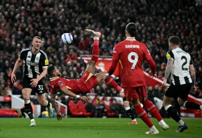 liverpool-dispatch-newcastle-to-move-closer-to-title-arsenal-stumbles-again-n358323