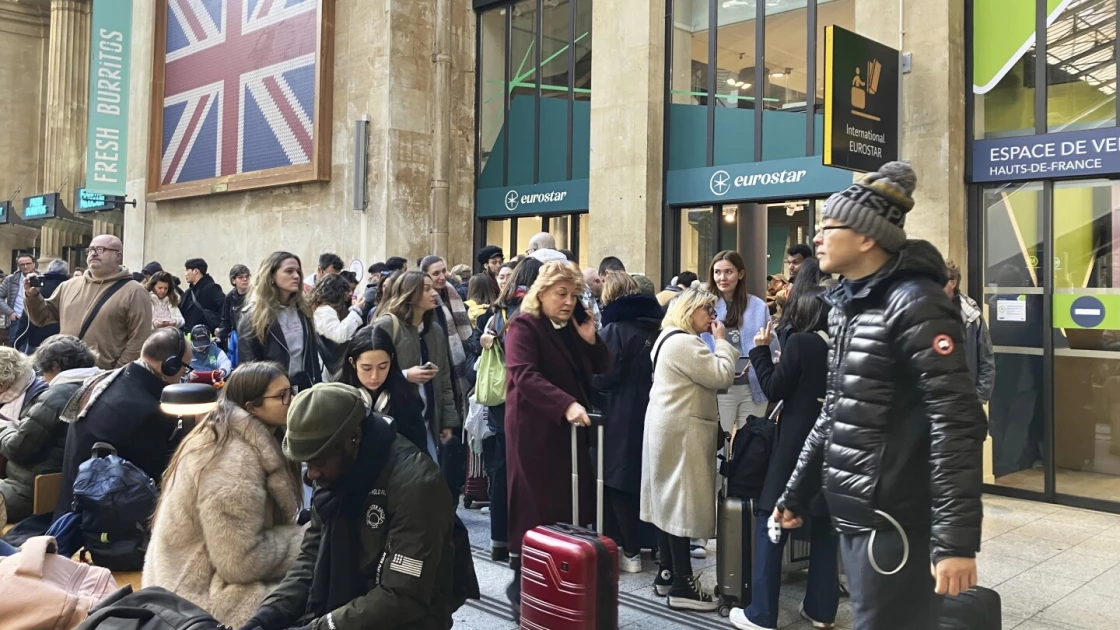 Thousands stranded as massive WWII bomb blocks Paris train station