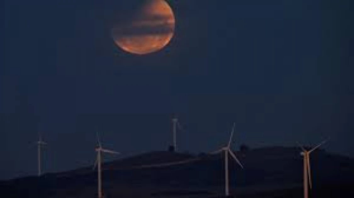 'Blood Moon' to rise during total lunar eclipse Sunday night
