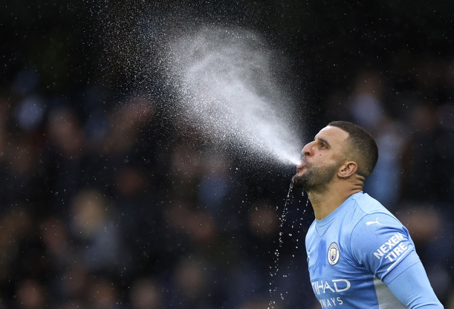 Man City defender Walker joins Burnley