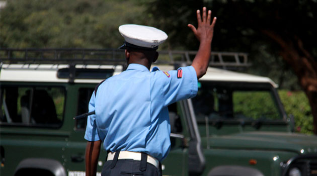 Kitale: Corrupt traffic police officer arrested with Ksh.3,100 collected in two hours