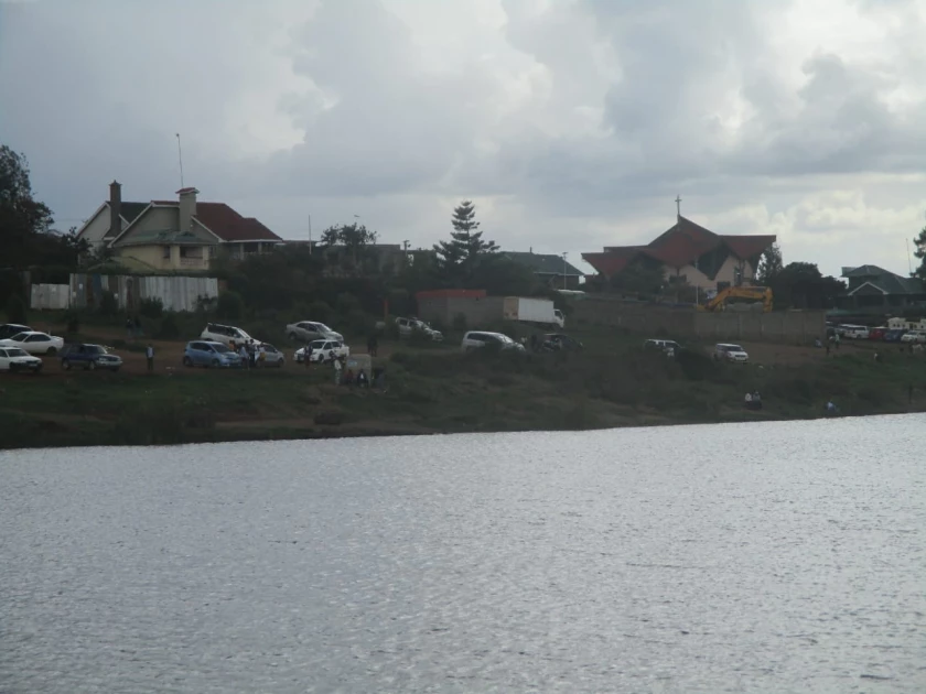 Dam party: Nairobians trooping to booze near Ruiru dam