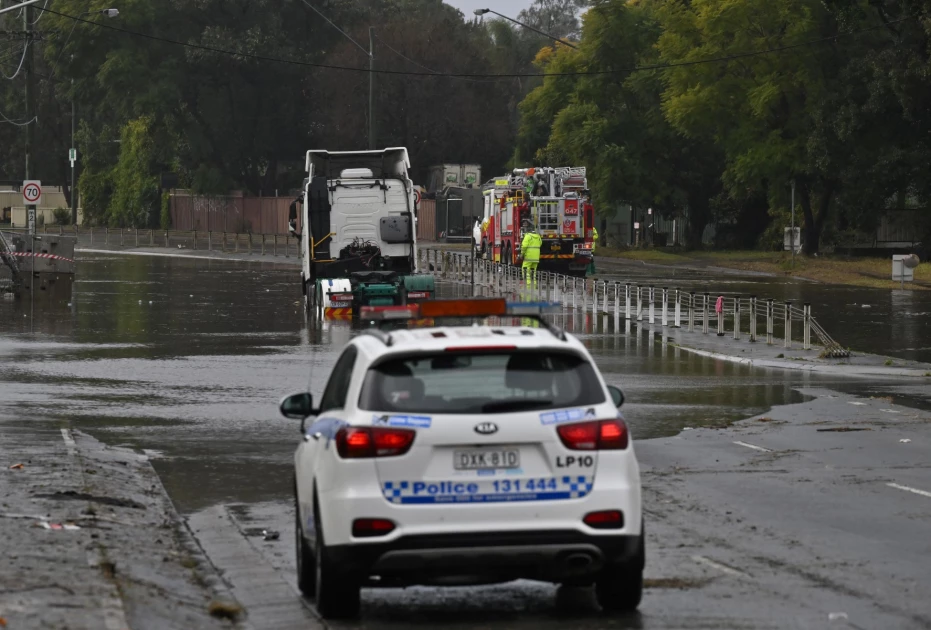 Thousands evacuate from 'dangerous' Sydney floods