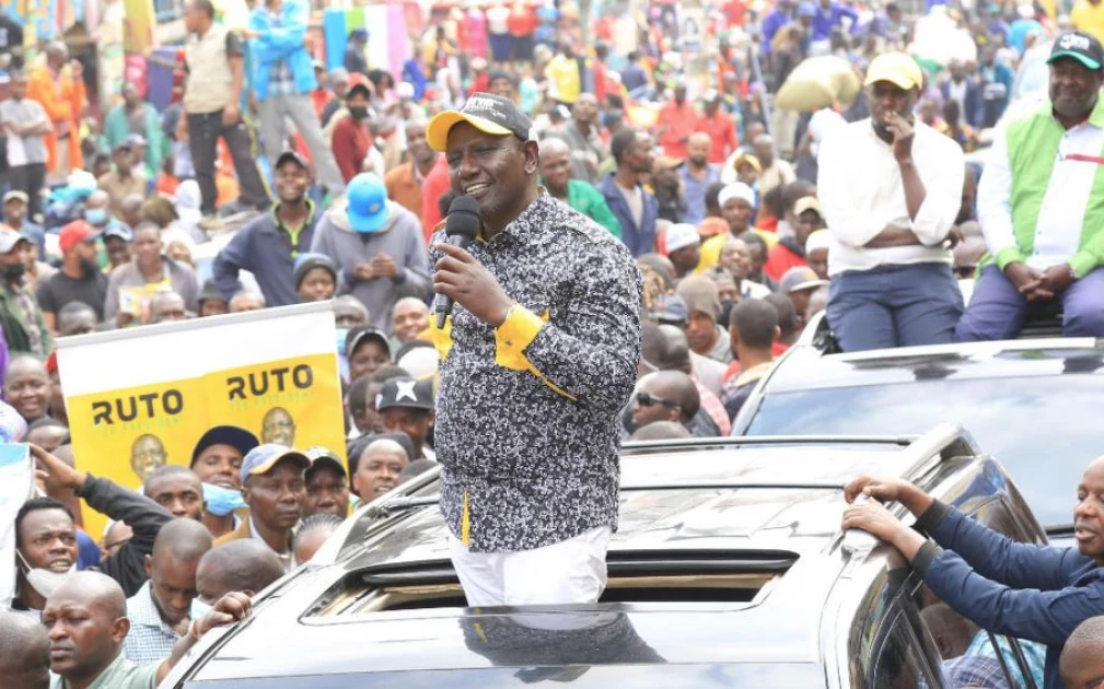 DP Ruto buys mtumba jacket, sneakers for Ksh.50K as he campaigns in Gikomba