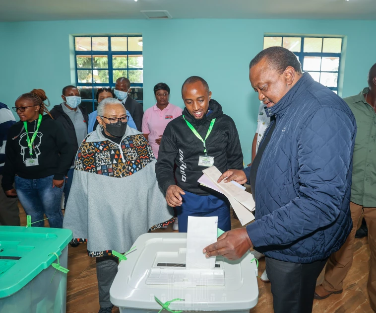 President Kenyatta casts vote in Gatundu