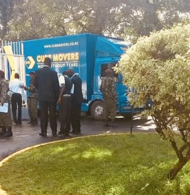 Fact Check: Photo of Uhuru moving ‘personal items’ out of State House fake