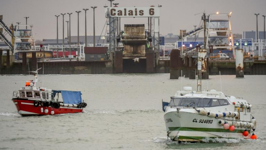 French fishermen threaten to block Channel Tunnel, ports in protest over fishing licenses