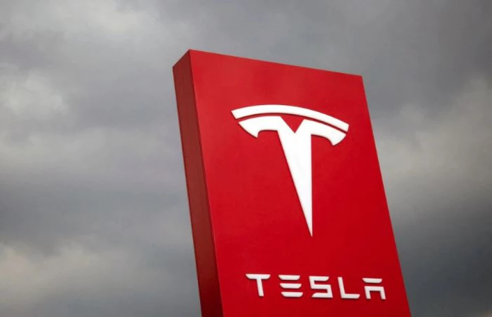 Tesla sales again fall short of production