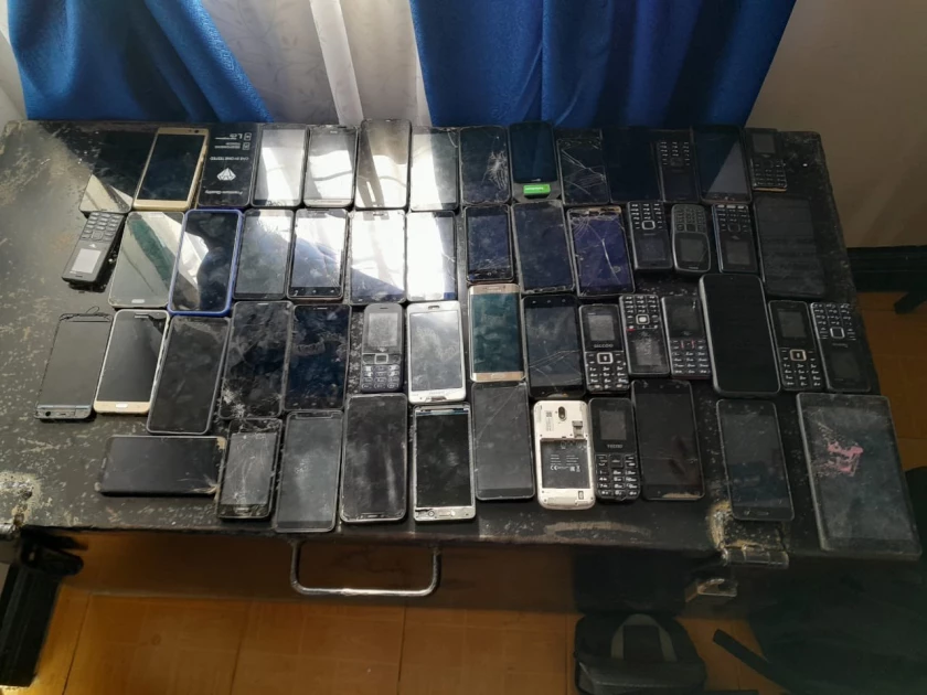 Two suspected robbers arrested in Kayole, over 50 mobile phones recovered