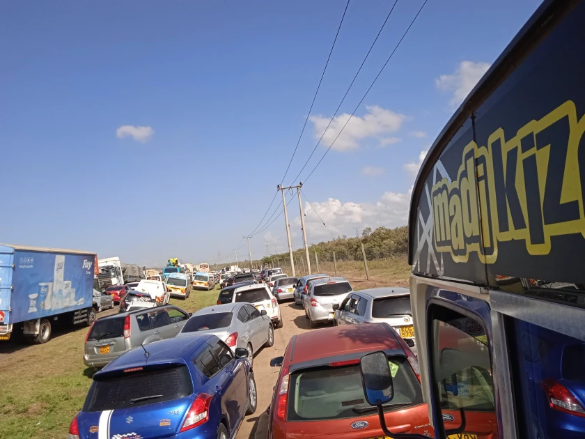 Motorists stuck in heavy traffic along Nairobi-Nakuru highway