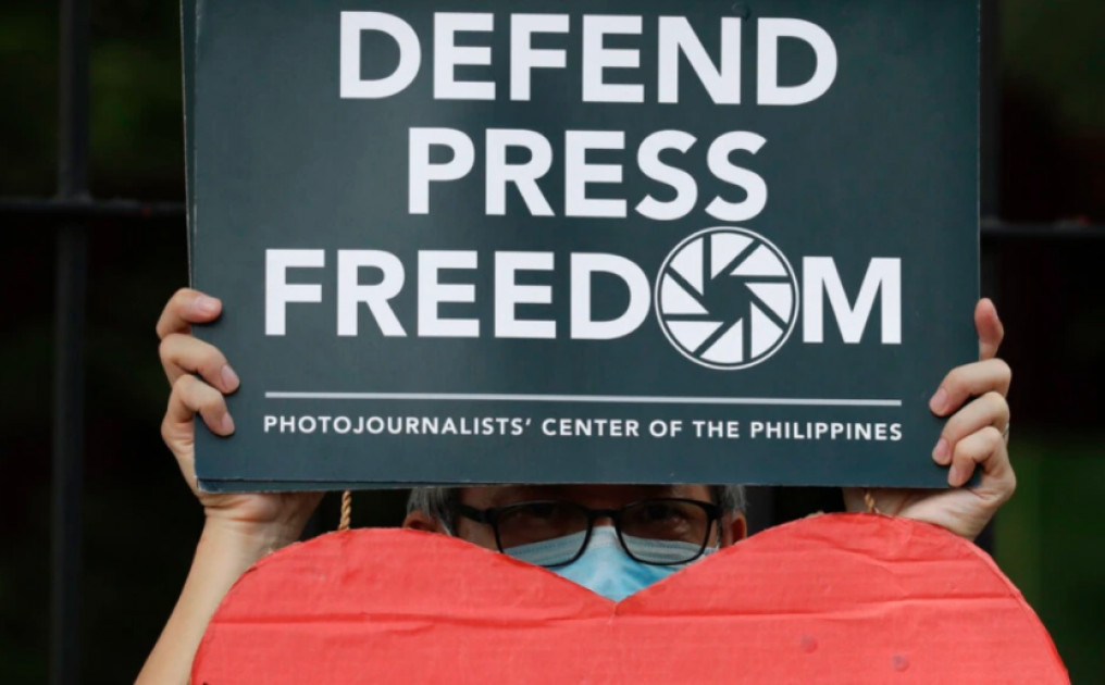 Filipino journalist shot dead while watching TV in store