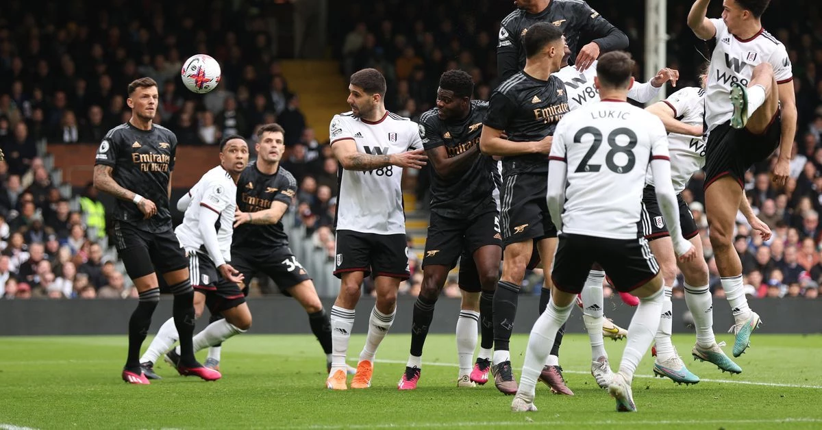 League leaders Arsenal cruise to 3-0 win over Fulham