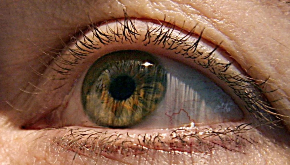 Alzheimers first signs may appear in your eyes, study finds