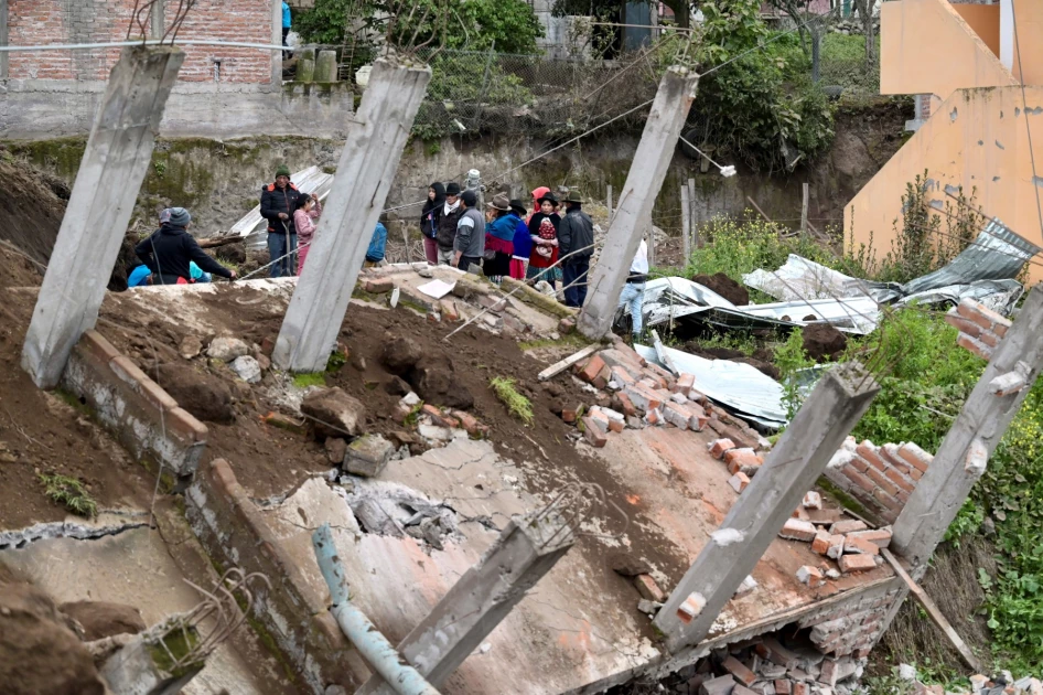 Seven dead, more than 60 missing in Ecuador landslide