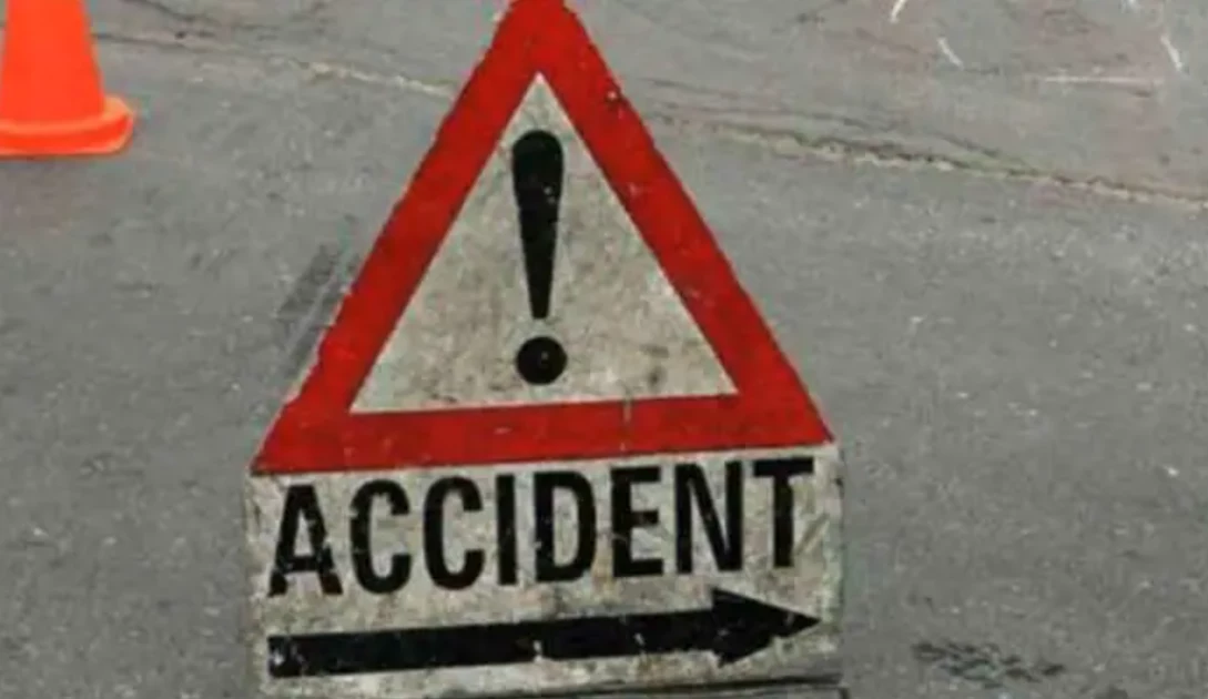 Man dies in an accident while taking his children to school