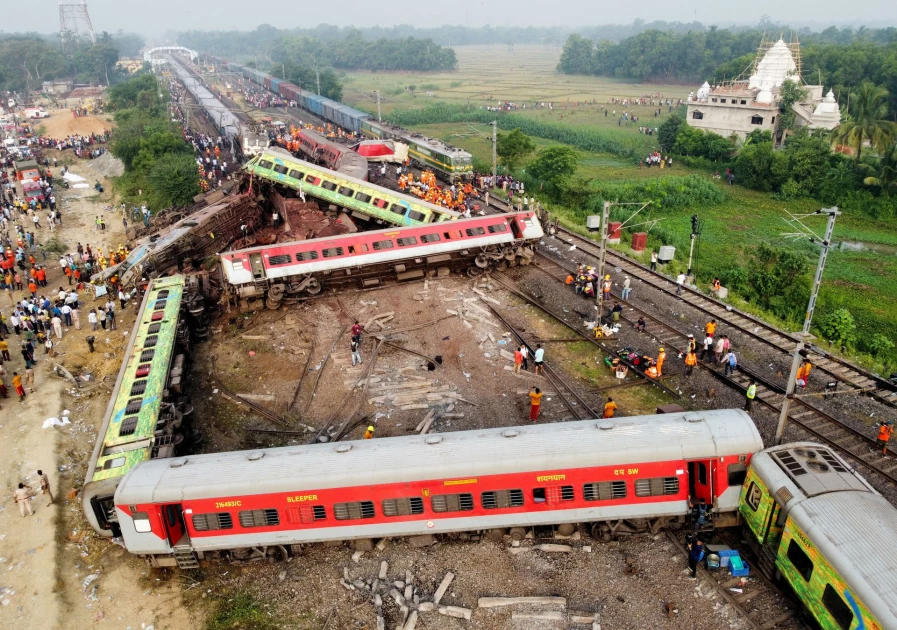 Desperate search for survivors as death toll nears 300 in India train crash