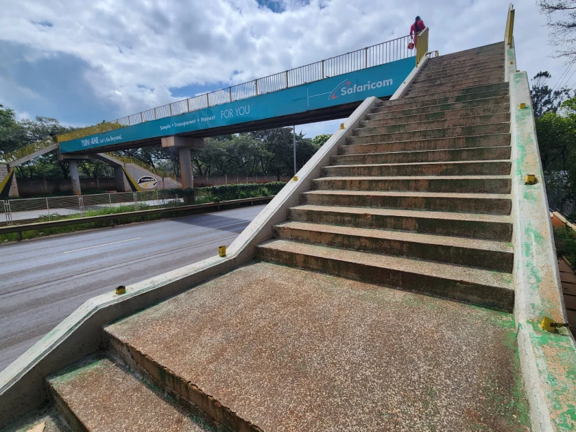 City footbridge continues to pose danger to pedestrians