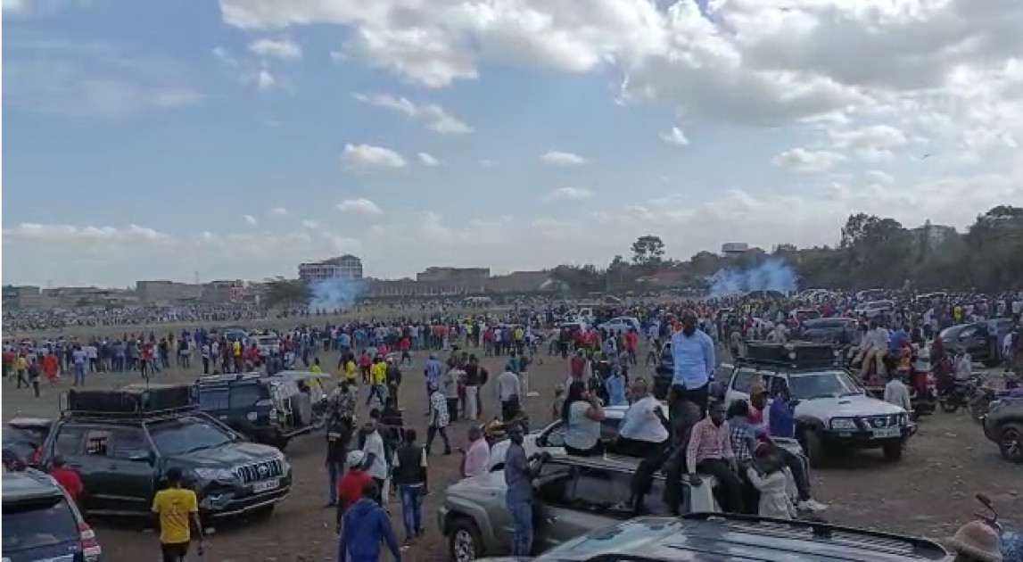 Anti-riot police lob teargas to disperse rowdy crowd during DP Ruto's Jacaranda Grounds rally