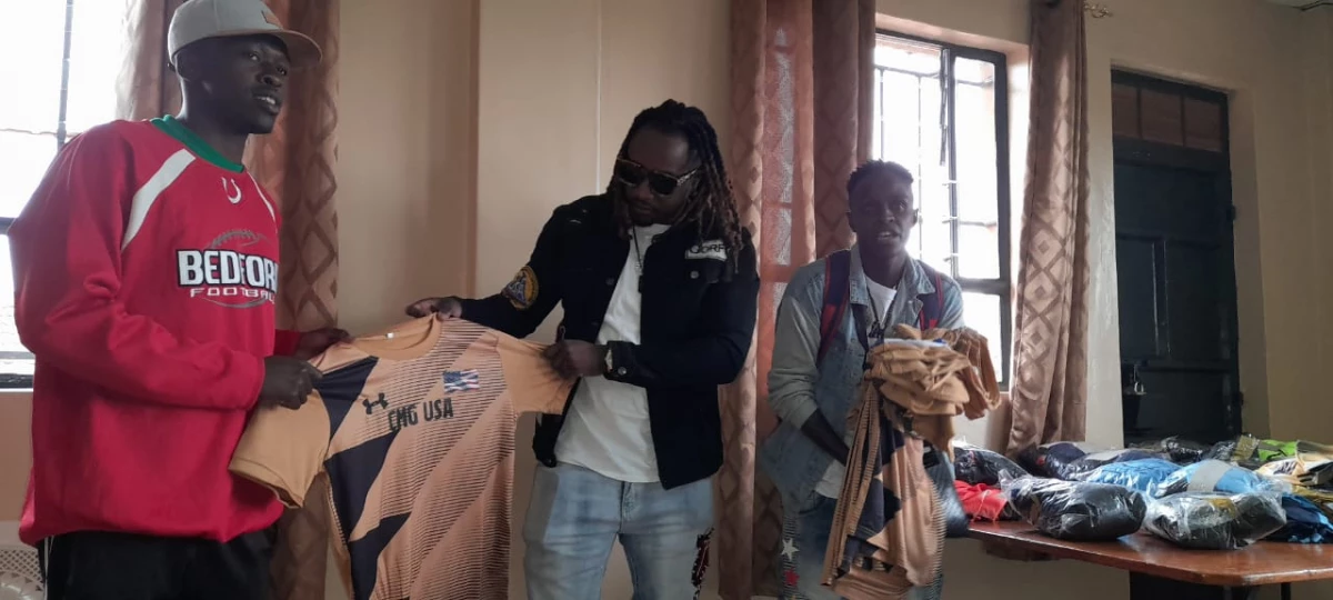 Popular rapper Kristoff distributes jerseys, foodstuffs to Kawangware youth