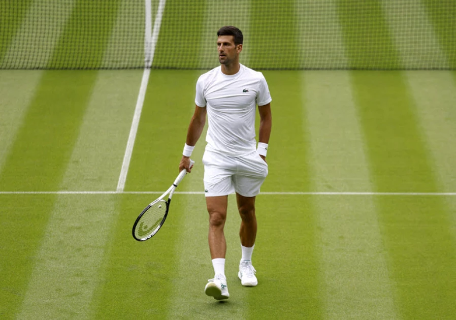 Djokovic in 400th Slam match as Swiatek eyes Wimbledon semis