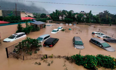 Transport paralysed as Garissa-Nairobi highway cut off by flood waters