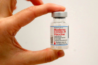 U.S. FDA clears Moderna, J&J COVID-19 boosters, backs use of different vaccine for boost